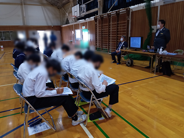 コスモスバス：法田中学校の交流授業